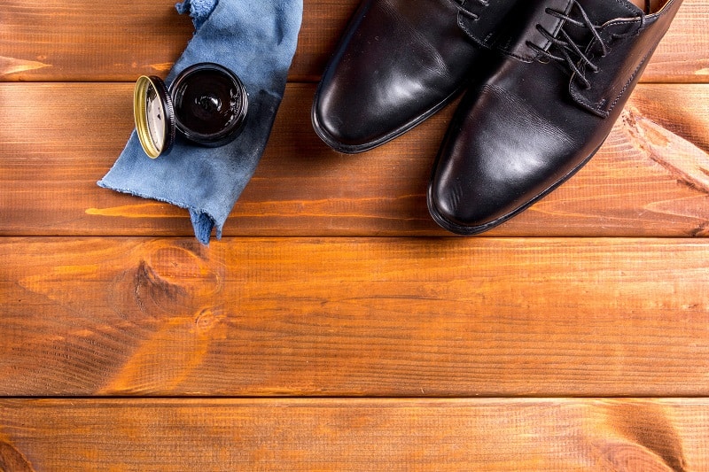 Top 5 Best Shoe Polish For Men – Essentials To Shine Your Footwear